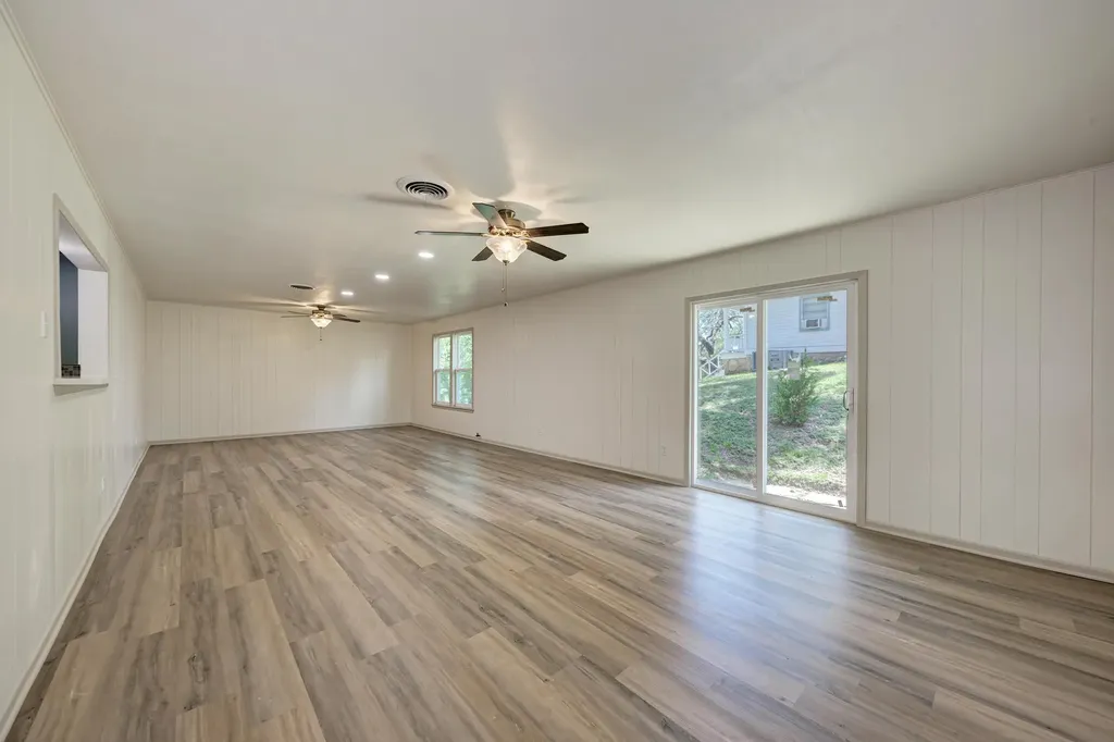 502 W Avenue A Lampasas TX 76550