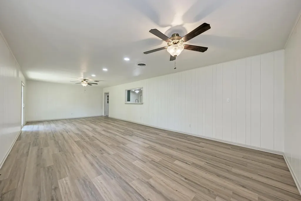 502 W Avenue A Lampasas TX 76550
