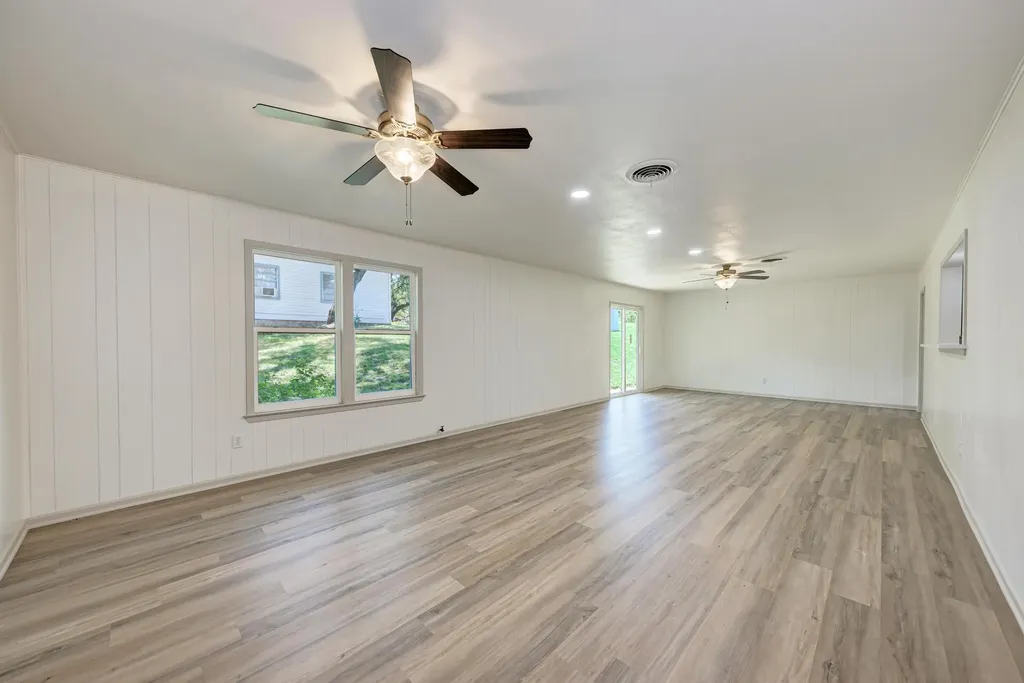 502 W Avenue A Lampasas TX 76550