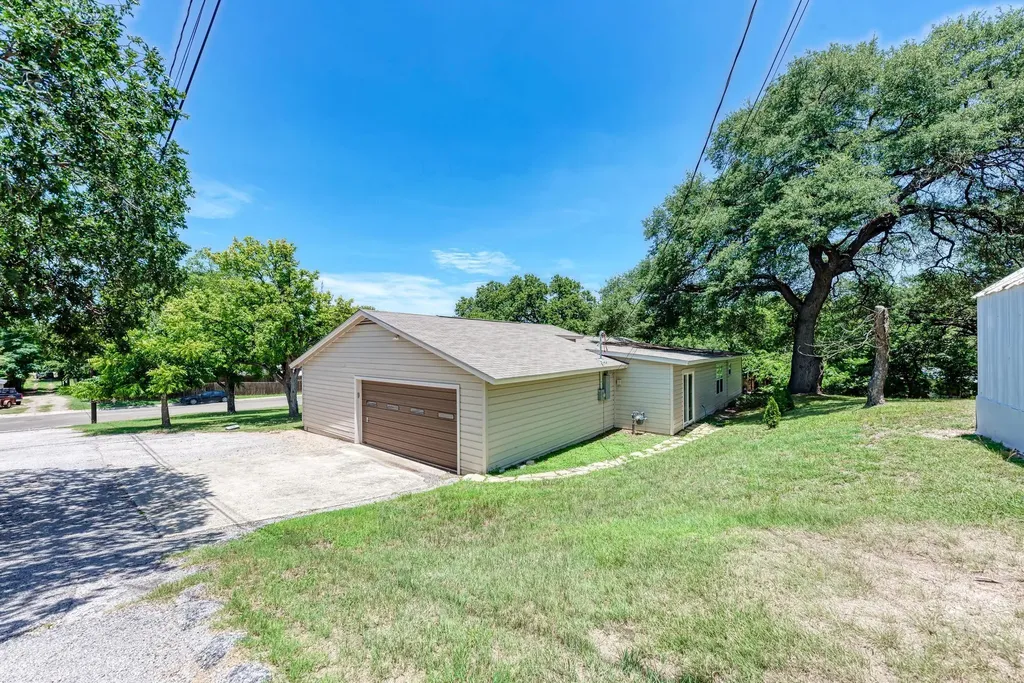 502 W Avenue A Lampasas TX 76550