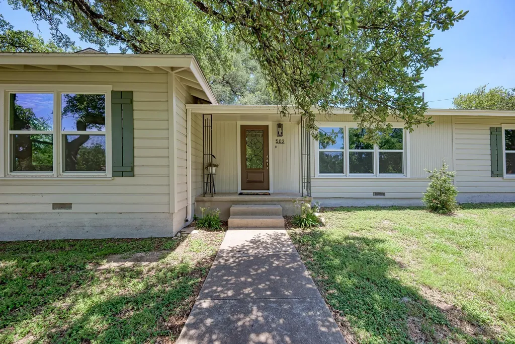 502 W Avenue A Lampasas TX 76550