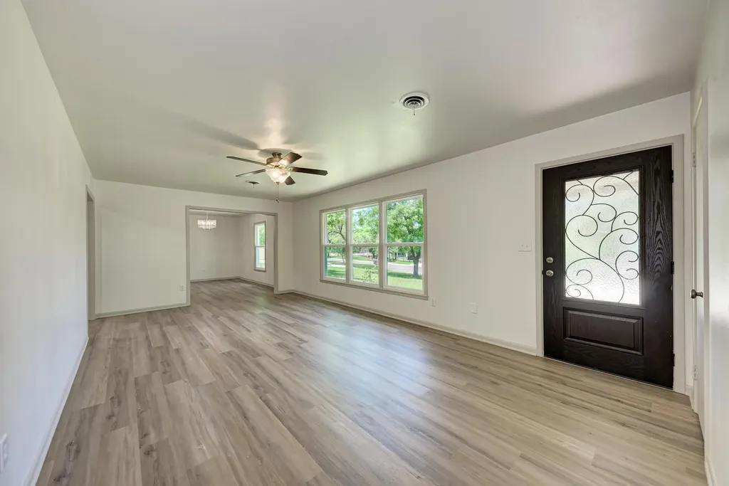 502 W Avenue A Lampasas TX 76550
