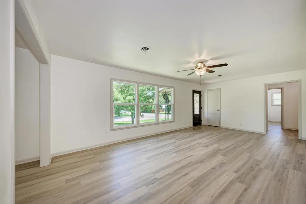 502 W Avenue A Lampasas TX 76550