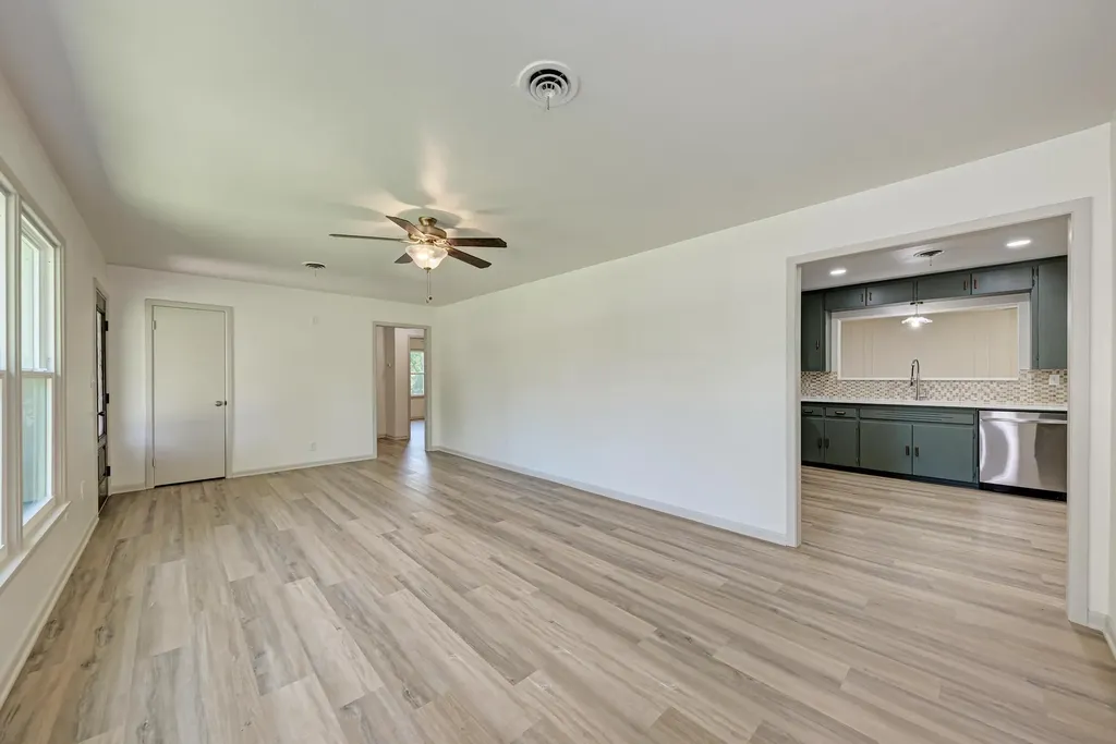 502 W Avenue A Lampasas TX 76550
