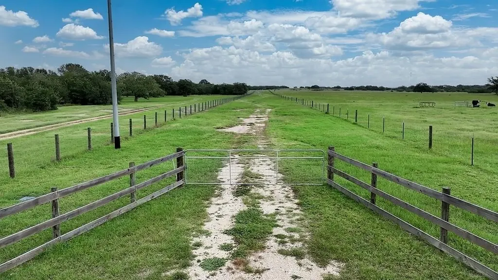 2625 Burke Road Flatonia TX 78941