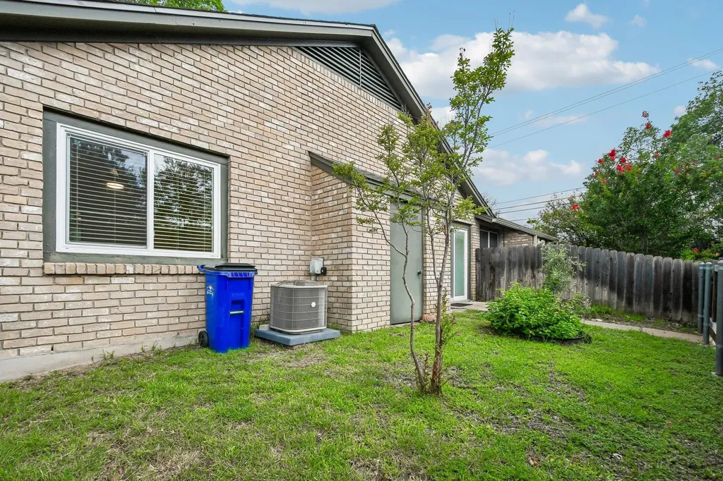 1015 E Yager Lane Austin TX 78753