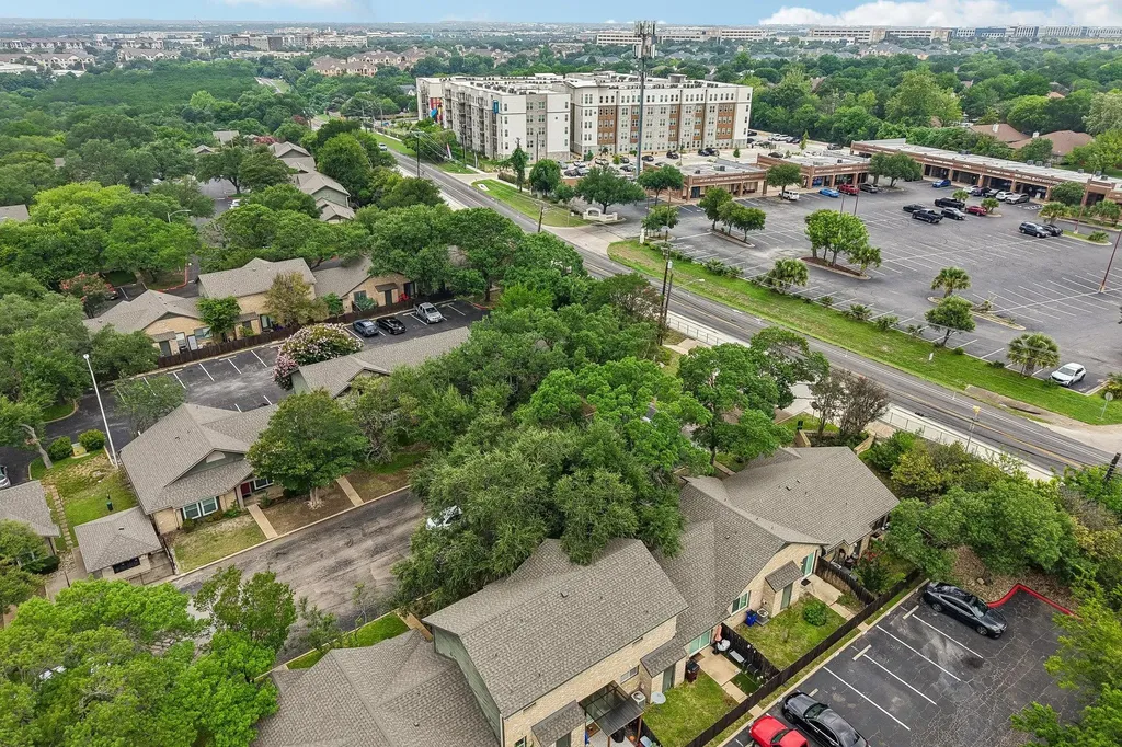 1015 E Yager Lane Austin TX 78753