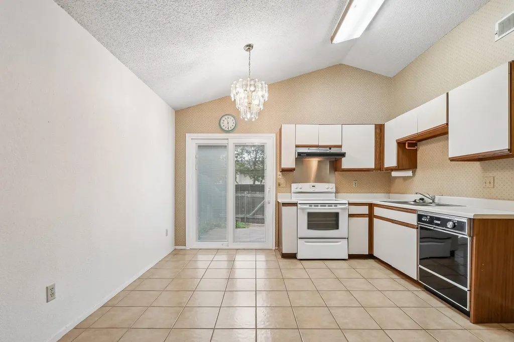 1015 E Yager Lane Austin TX 78753