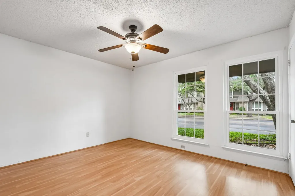 1015 E Yager Lane Austin TX 78753