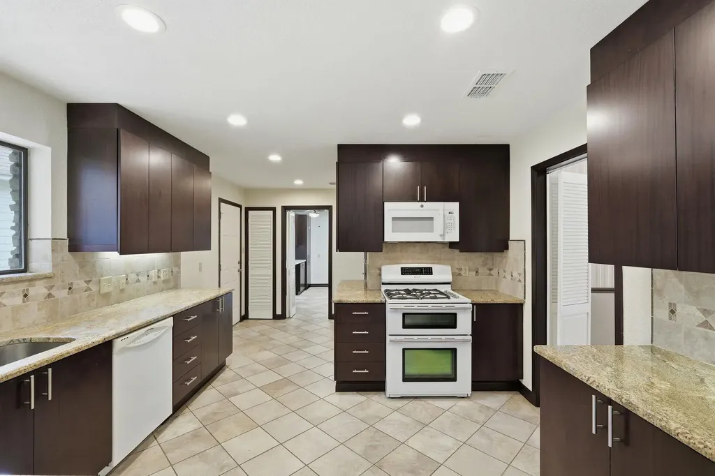 126 E Esparada Drive Georgetown TX 78628