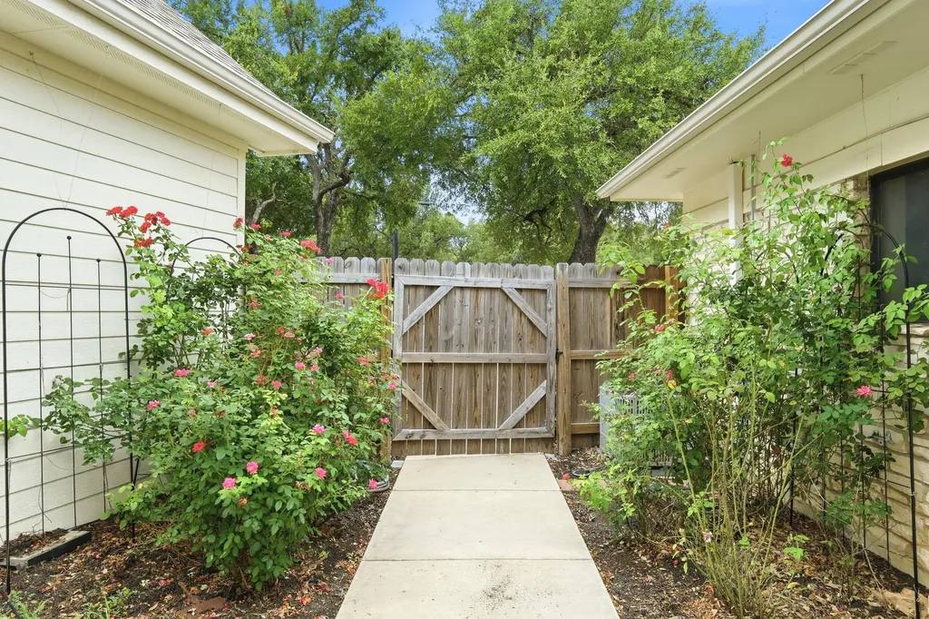 126 E Esparada Drive Georgetown TX 78628