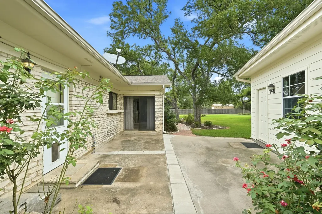 126 E Esparada Drive Georgetown TX 78628