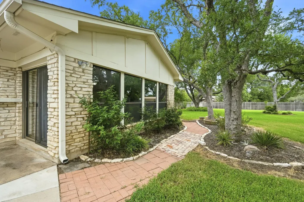 126 E Esparada Drive Georgetown TX 78628