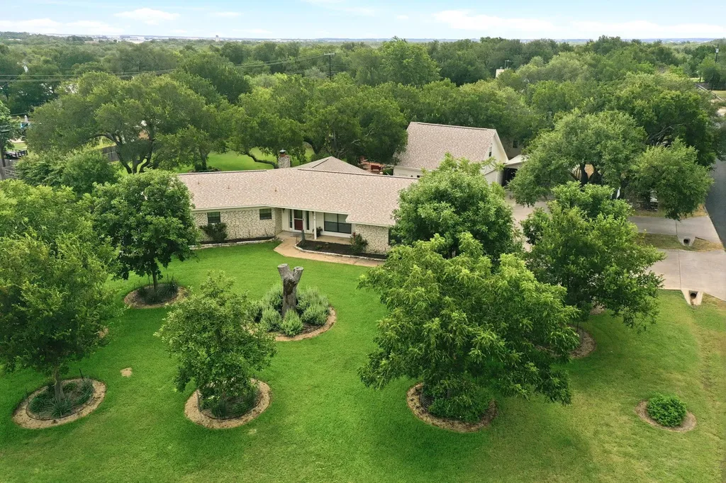 126 E Esparada Drive Georgetown TX 78628