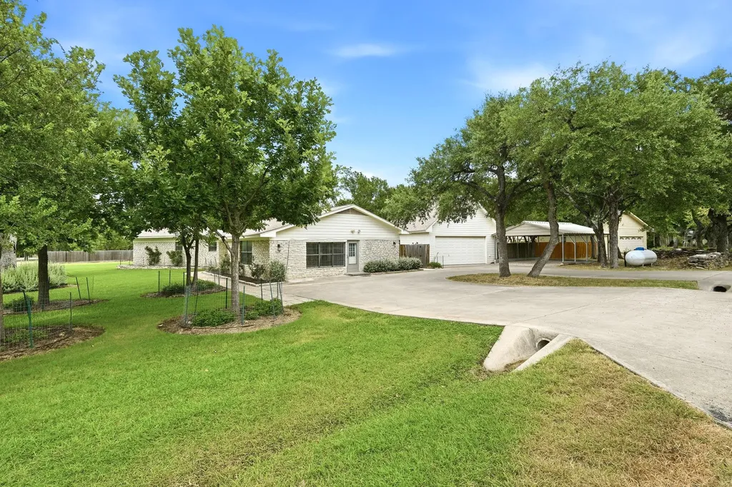 126 E Esparada Drive Georgetown TX 78628