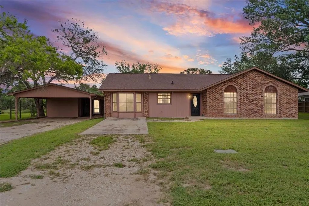 650 W Austin Road Luling TX 78648