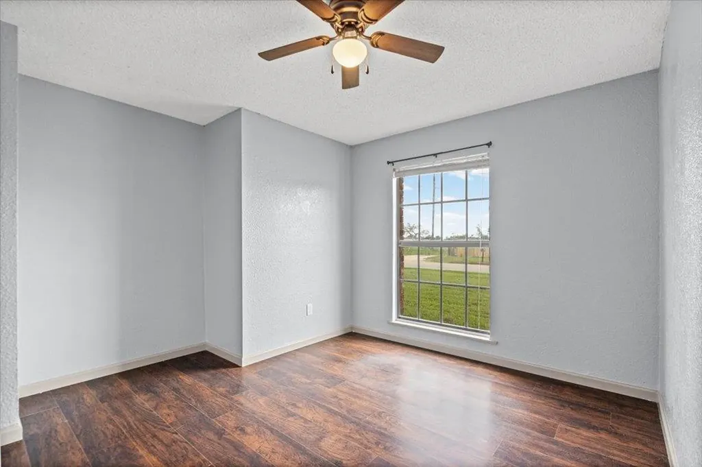 650 W Austin Road Luling TX 78648