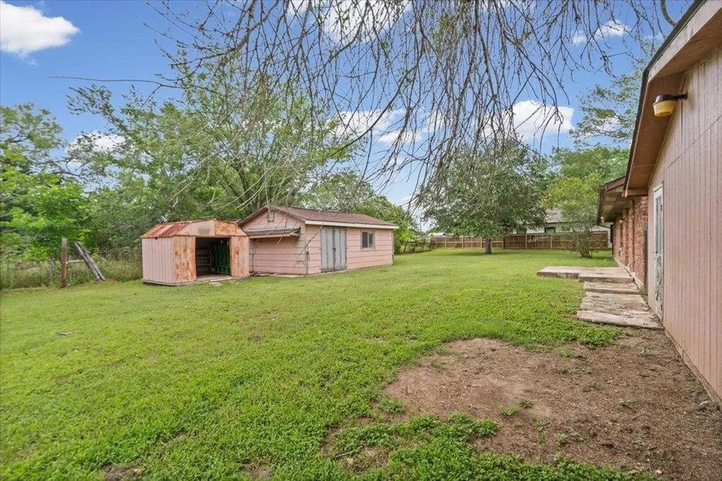 650 W Austin Road Luling TX 78648