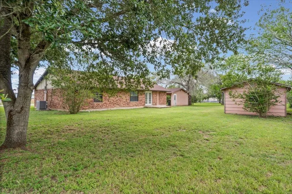 650 W Austin Road Luling TX 78648