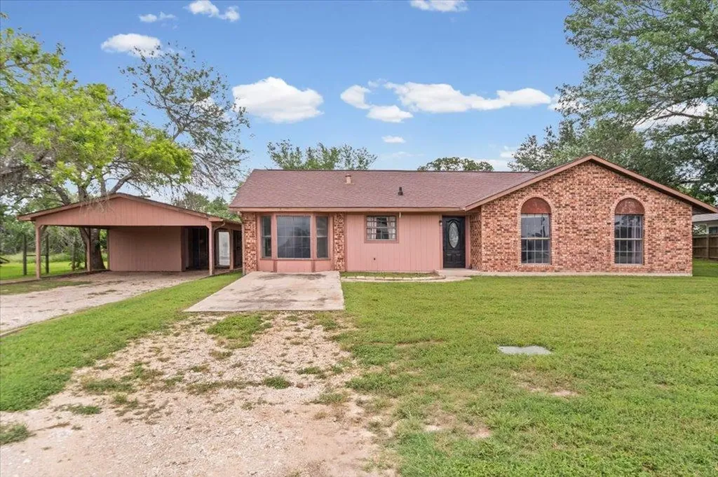 650 W Austin Road Luling TX 78648