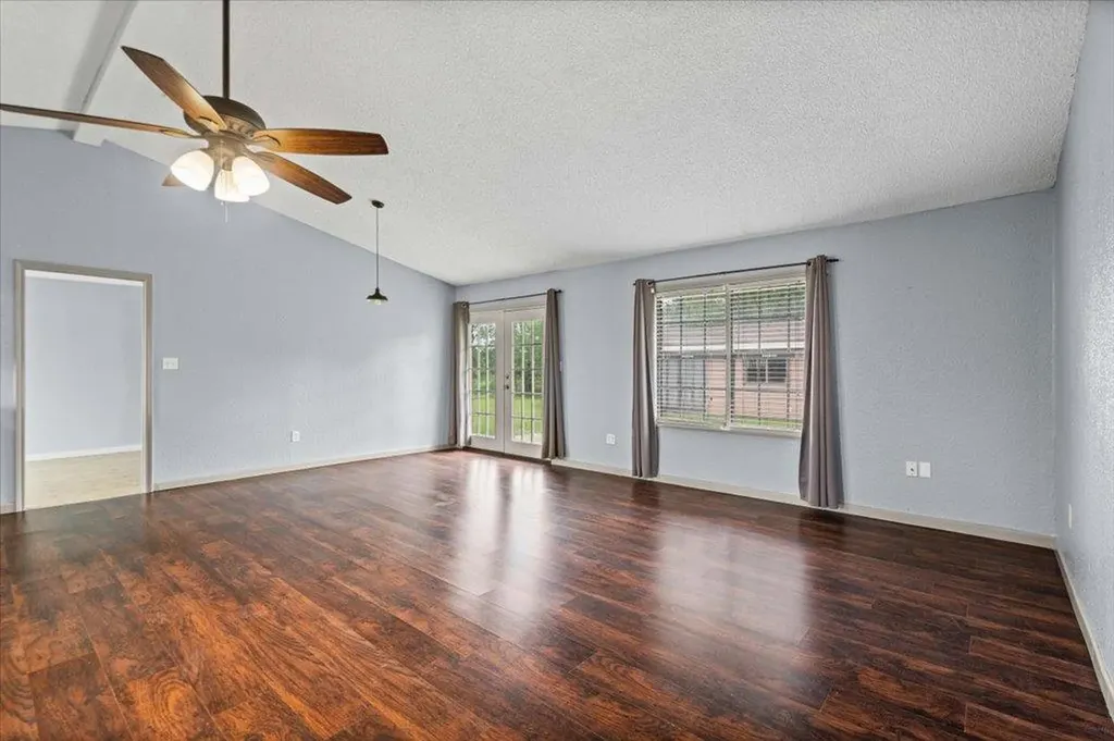 650 W Austin Road Luling TX 78648