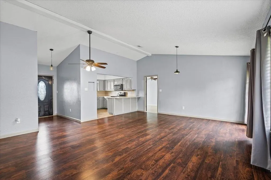 650 W Austin Road Luling TX 78648