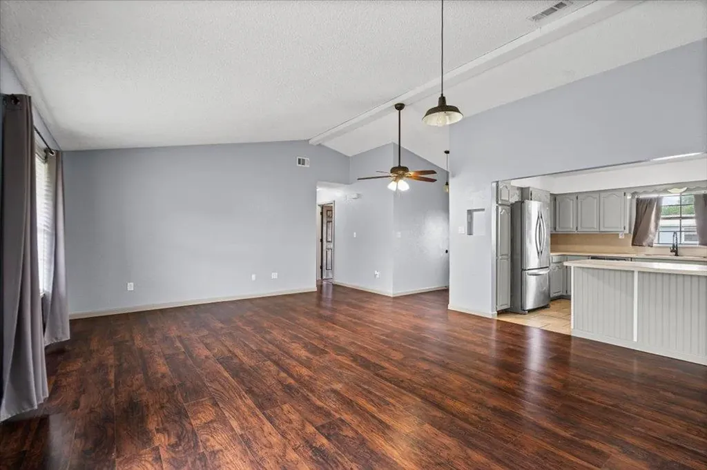 650 W Austin Road Luling TX 78648