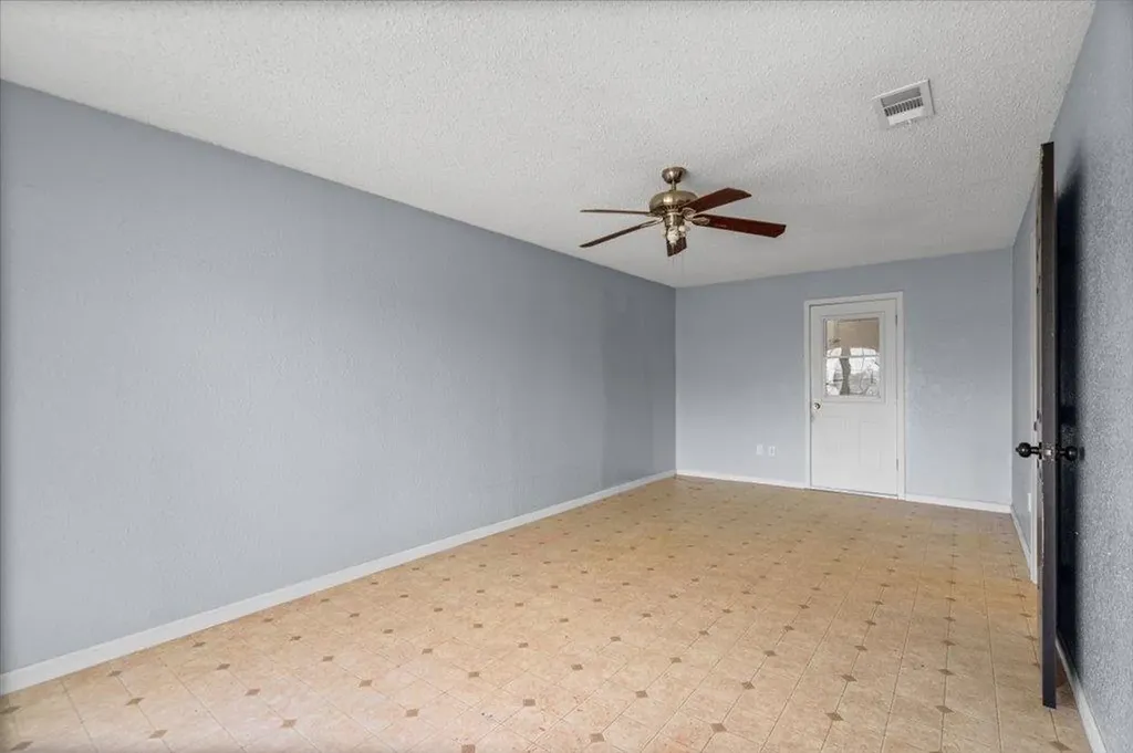650 W Austin Road Luling TX 78648