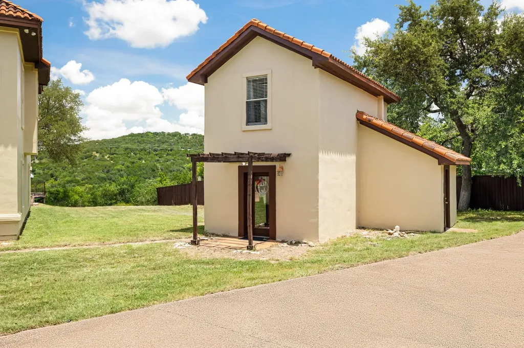 10211 Middle Darleen Leander TX 78641