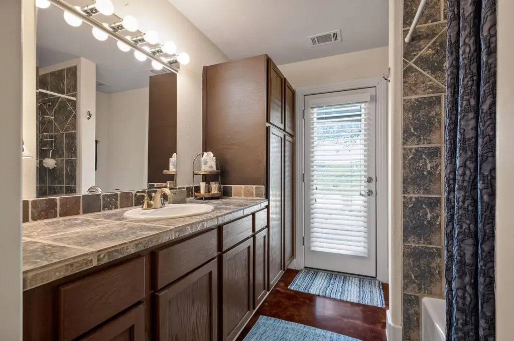 10211 Middle Darleen Leander TX 78641