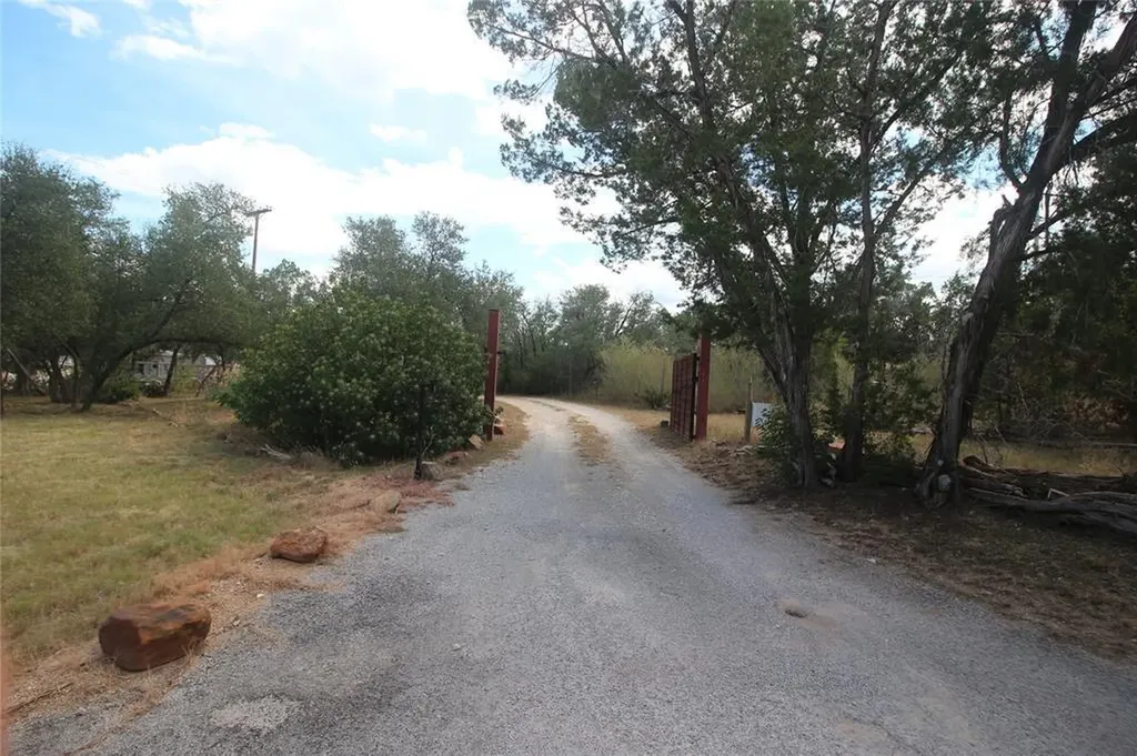 20203 Barnett Glenn Road Spicewood TX 78669