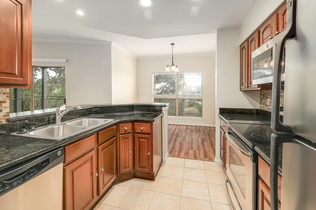 6000 Shepherd Mountain Cove Austin TX 78730