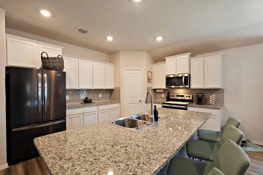 112 Pivot Drive Taylor TX 76574