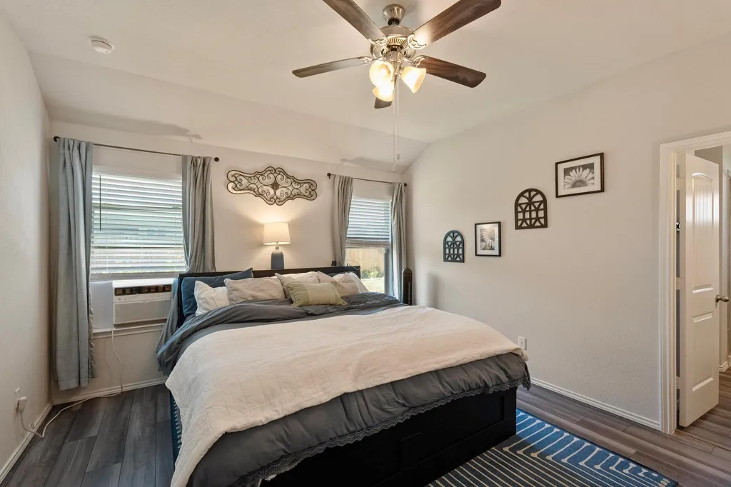 112 Pivot Drive Taylor TX 76574