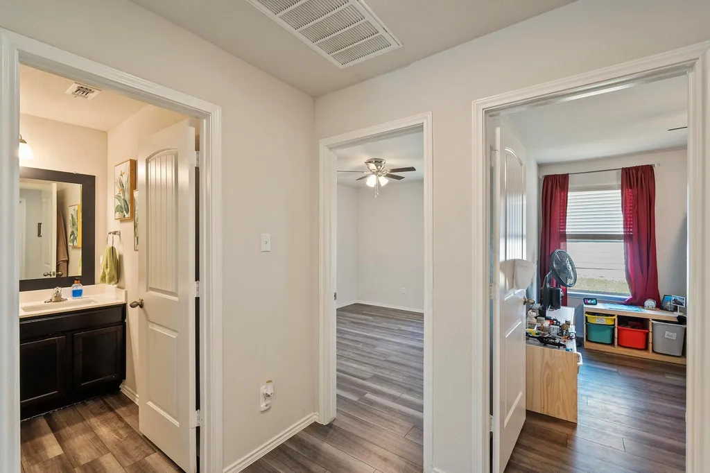 112 Pivot Drive Taylor TX 76574