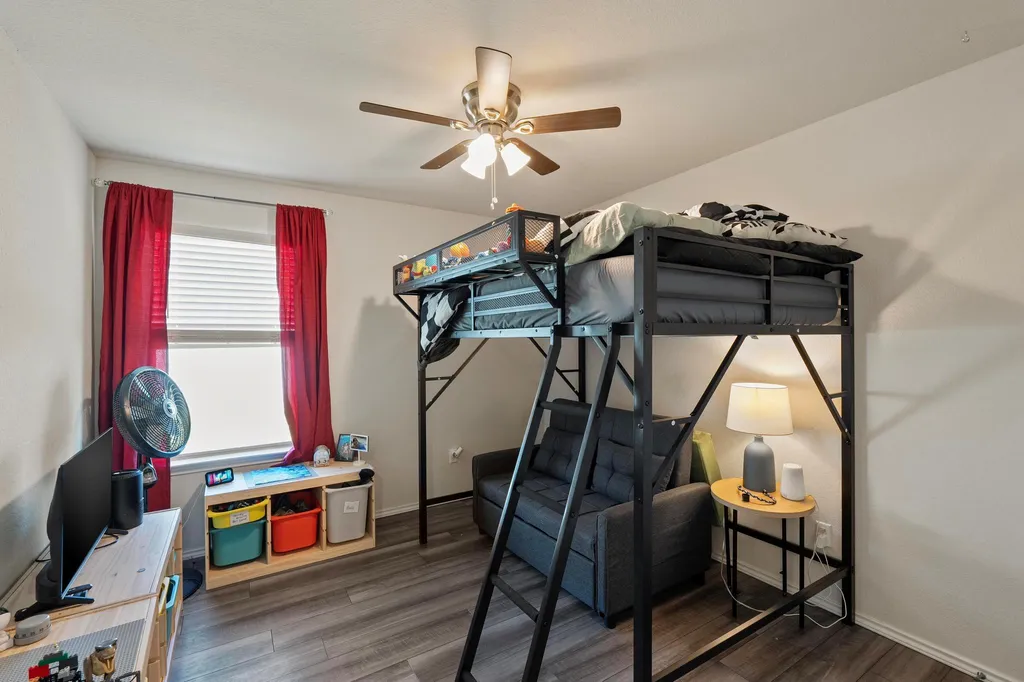 112 Pivot Drive Taylor TX 76574