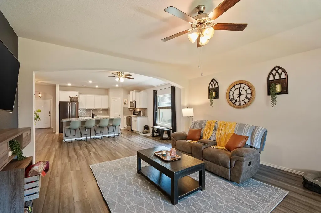 112 Pivot Drive Taylor TX 76574