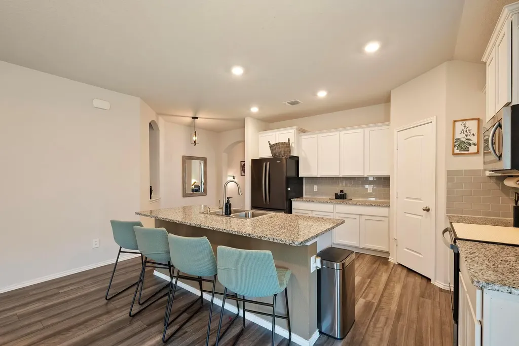 112 Pivot Drive Taylor TX 76574
