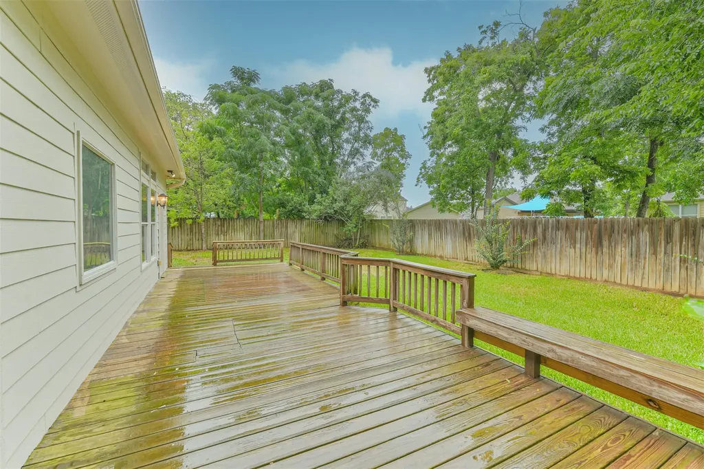 13118 Lazy Lane Willis TX 77318