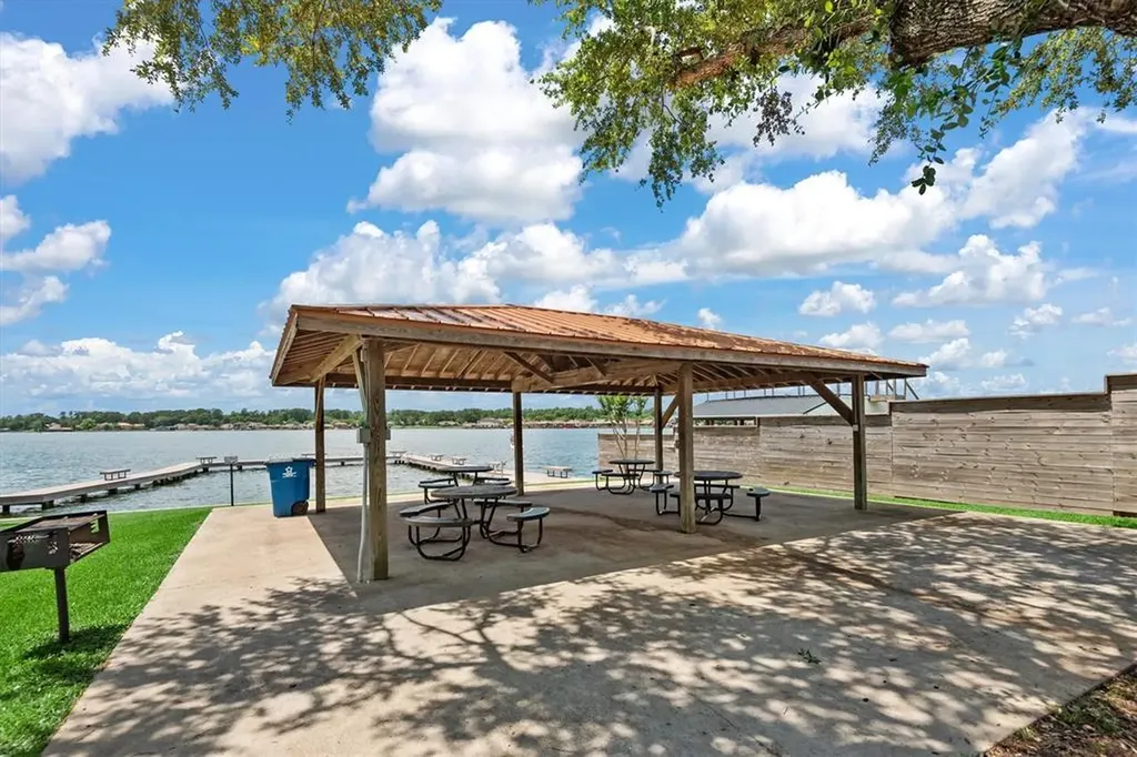 13118 Lazy Lane Willis TX 77318