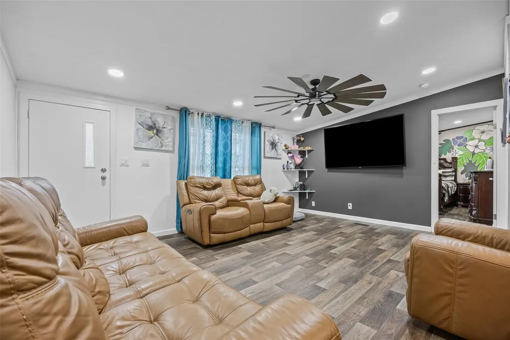 564 Boyd Road Red Rock TX 78662