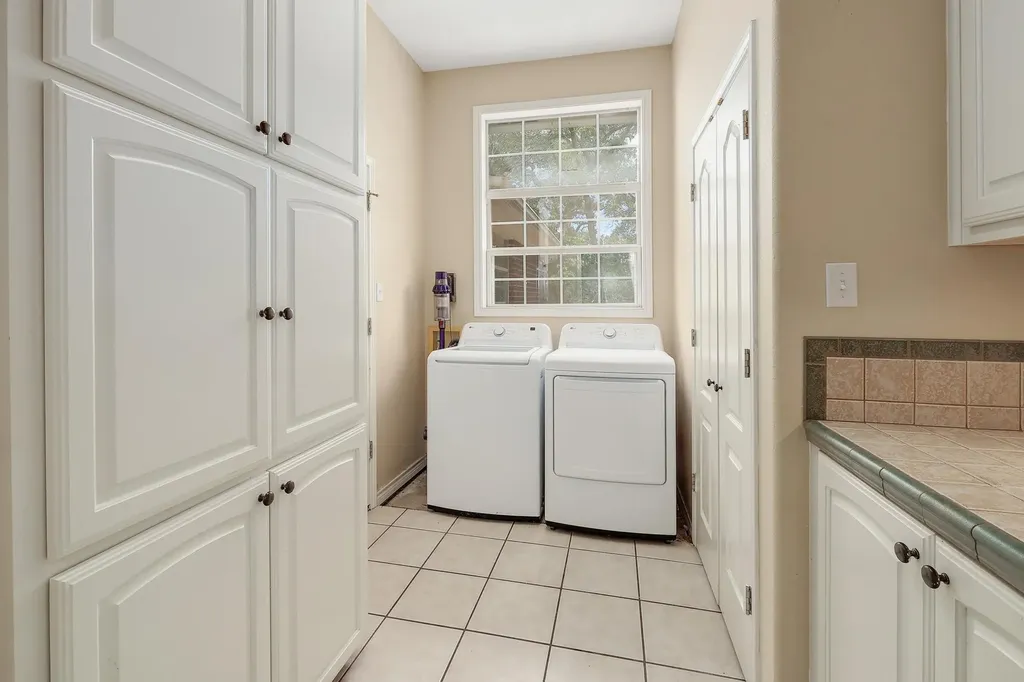 286 Arbors Circle Elgin TX 78621