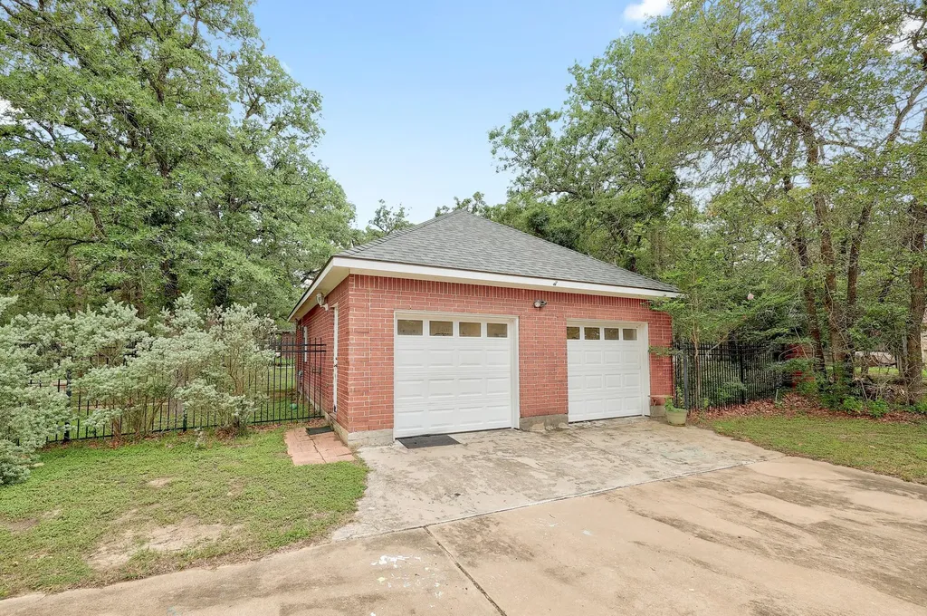 286 Arbors Circle Elgin TX 78621
