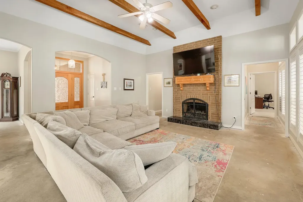 286 Arbors Circle Elgin TX 78621