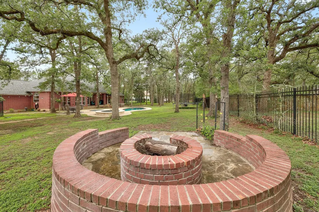 286 Arbors Circle Elgin TX 78621
