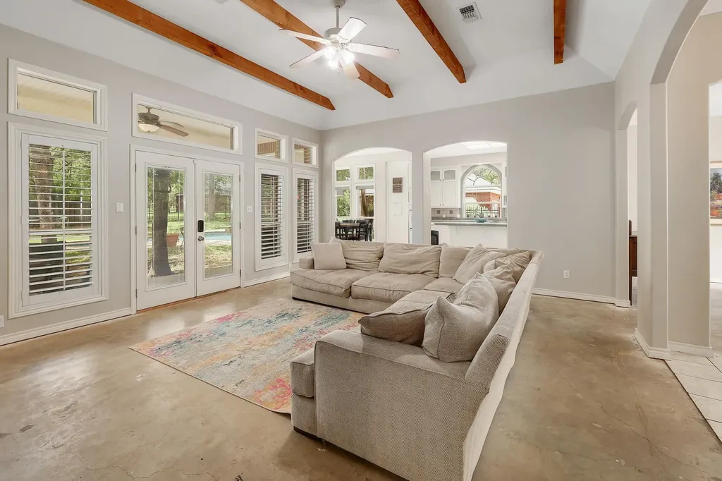 286 Arbors Circle Elgin TX 78621