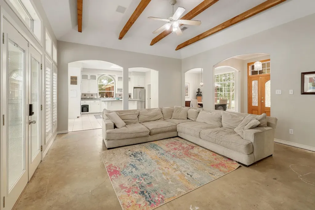 286 Arbors Circle Elgin TX 78621