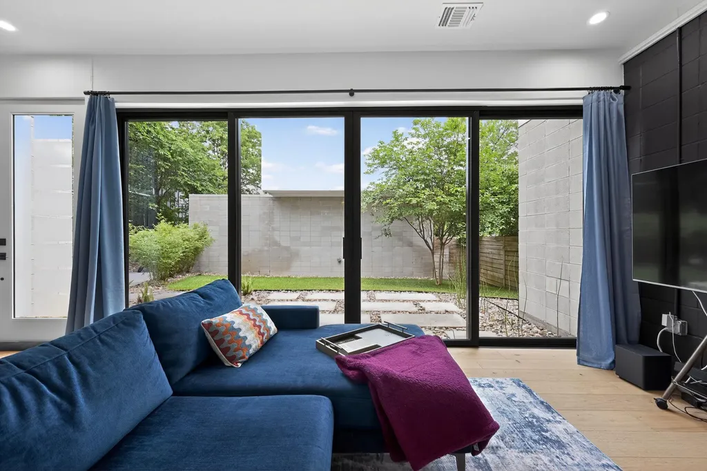1206 Luna Street Austin TX 78721
