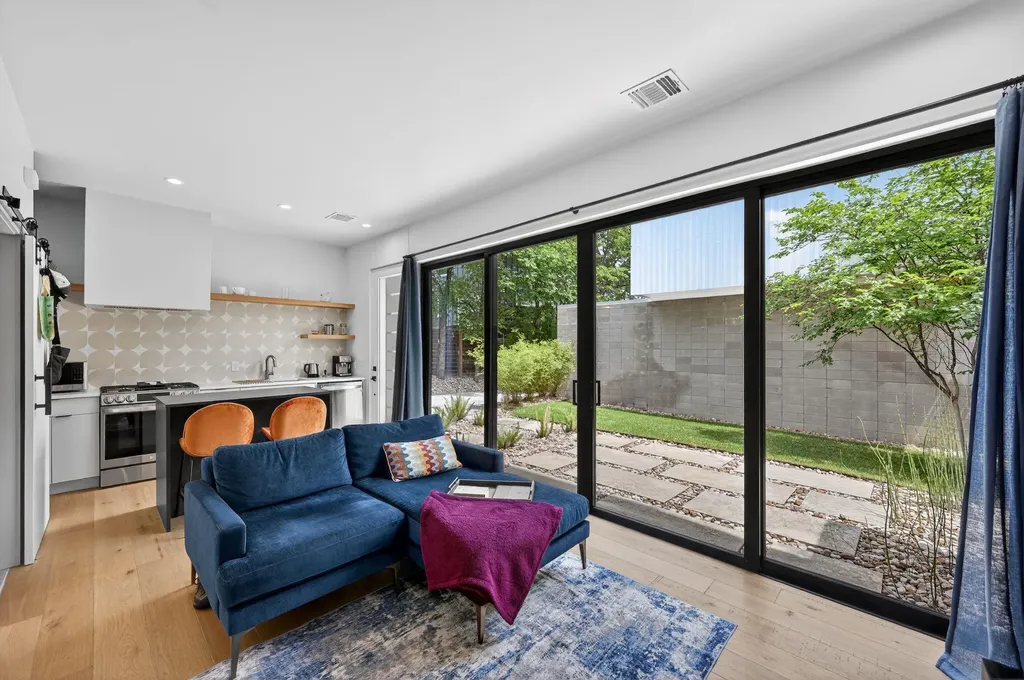 1206 Luna Street Austin TX 78721