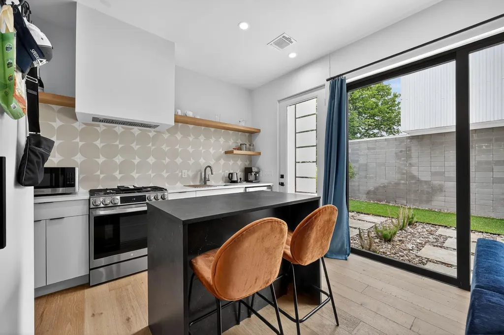 1206 Luna Street Austin TX 78721